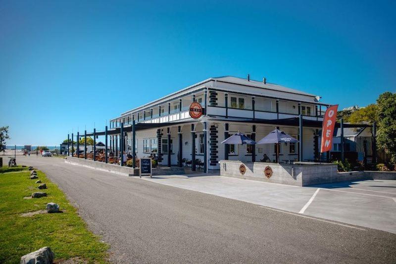 The Pier Hotel Kaikoura Bagian luar foto
